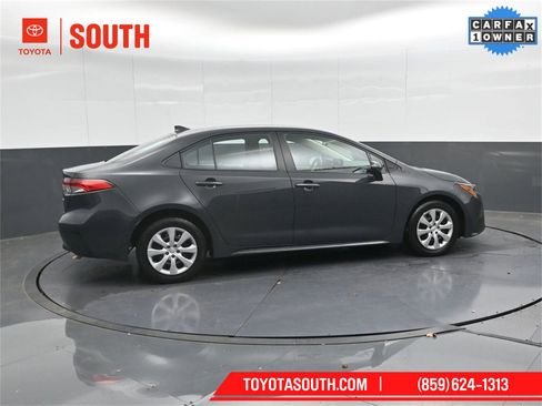 Used 2023 Toyota Corolla LE image 3