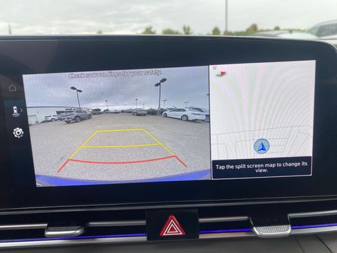 Used 2025 Hyundai Elantra SEL image 17