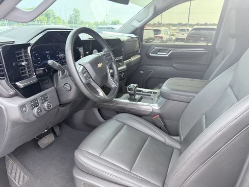 Used 2023 Chevrolet Silverado 1500 LTZ w/ Z71 Off-Road Package AWD/4WD image 10
