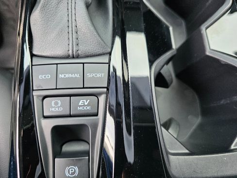 Used 2025 Toyota Camry XLE image 26