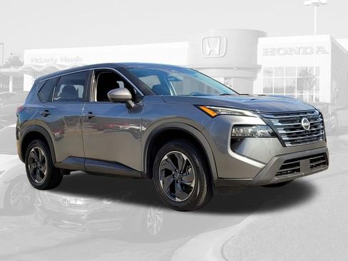 Used 2024 Nissan Rogue SV image 5