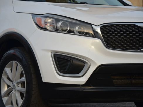 Used 2018 Kia Sorento LX image 32