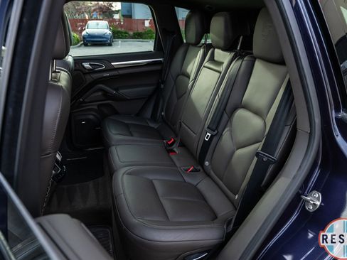 Used 2017 Porsche Cayenne S image 9