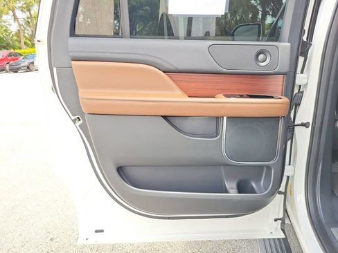 Certified 2022 Lincoln Navigator L Reserve w/ Monochromatic Package RWD image 10