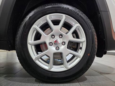 Used 2021 Jeep Renegade Latitude w/ Convenience Group AWD/4WD image 25