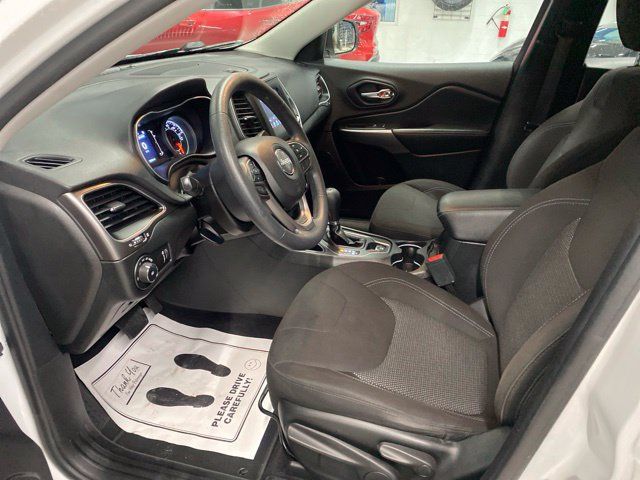 Used 2019 Jeep Cherokee Latitude FWD image 24