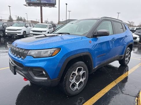 Used 2022 Jeep Compass Trailhawk w/ Trailhawk Convenience Group image 3