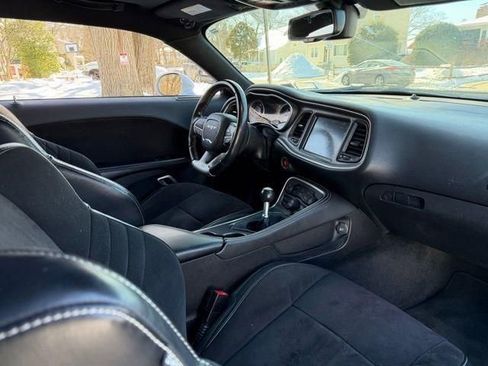 Used 2015 Dodge Challenger SRT w/ Technology Group image 8