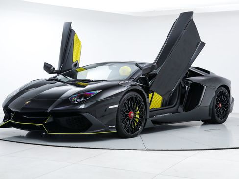 Used 2015 Lamborghini Aventador LP 720-4 50th Anniversario AWD/4WD image 2