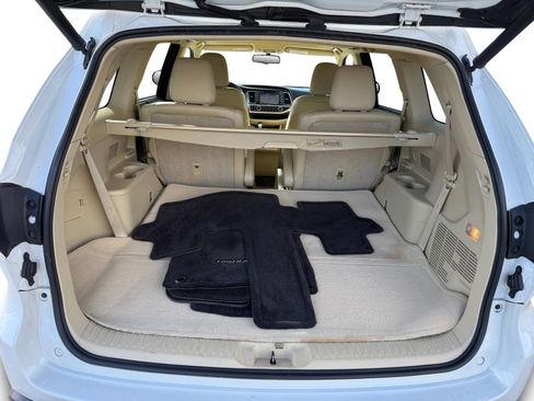 Used 2015 Toyota Highlander XLE image 17