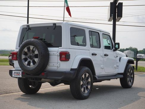 Used 2018 Jeep Wrangler Unlimited Sahara AWD/4WD image 7