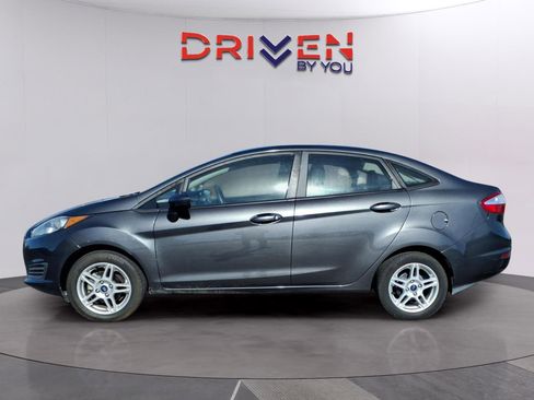 Used 2019 Ford Fiesta SE image 2