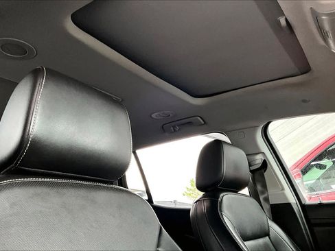 Used 2022 GMC Acadia SLT w/ Elevation Edition image 14