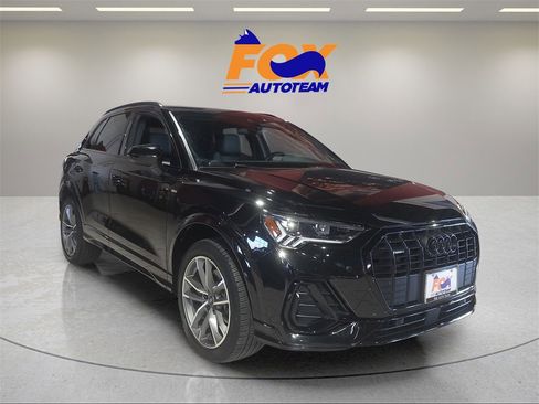 Used 2023 Audi Q3 2.0T Premium w/ Black Optic Sport Package image 7