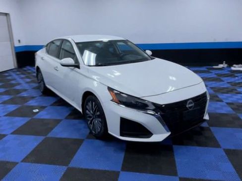 Used 2023 Nissan Altima 2.5 SV AWD/4WD image 2