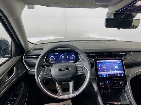 Used 2023 Jeep Grand Cherokee Limited w/ Luxury Tech Group II image 24