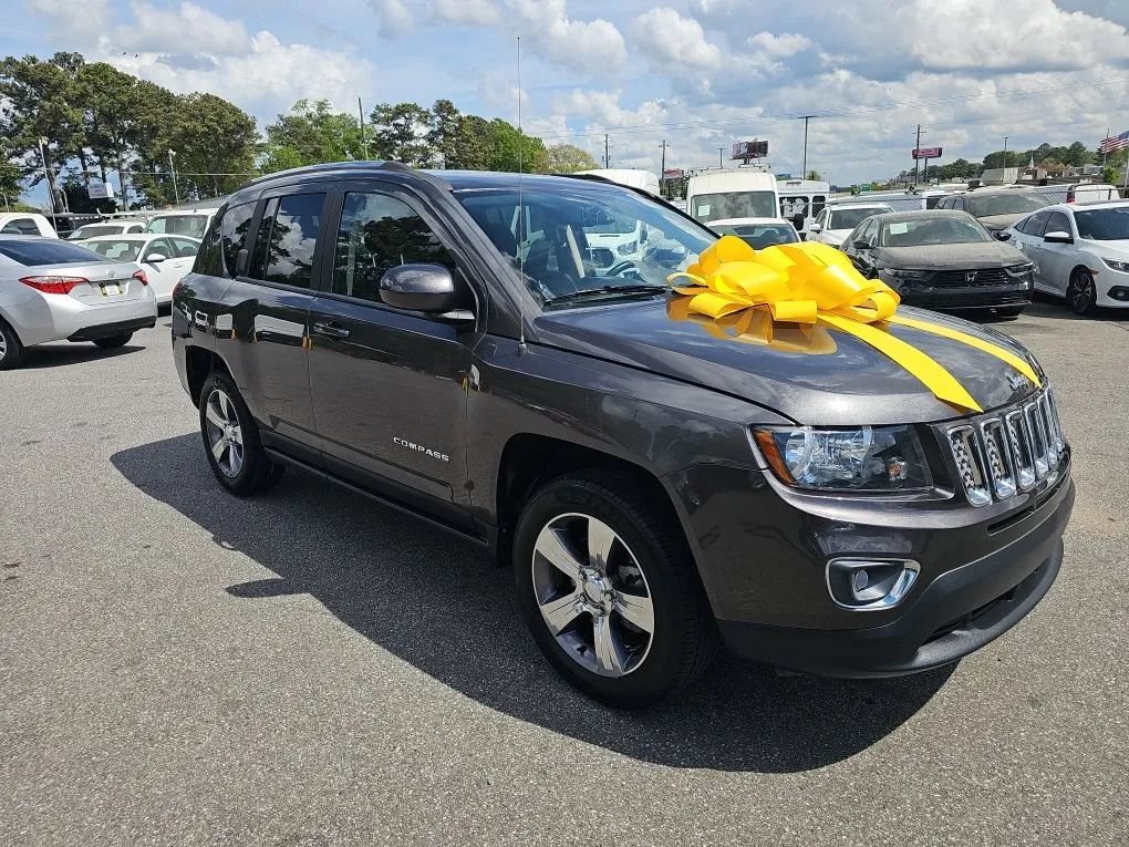 Used 2017 Jeep Compass High Altitude FWD image 2