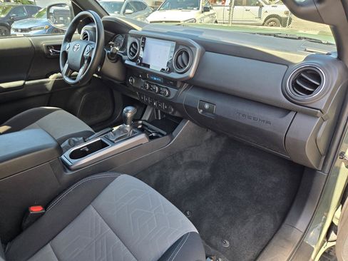 Used 2022 Toyota Tacoma TRD Off-Road w/ Technology Package RWD image 27