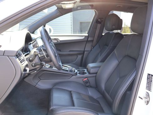 Certified 2026 Porsche Macan AWD/4WD image 5