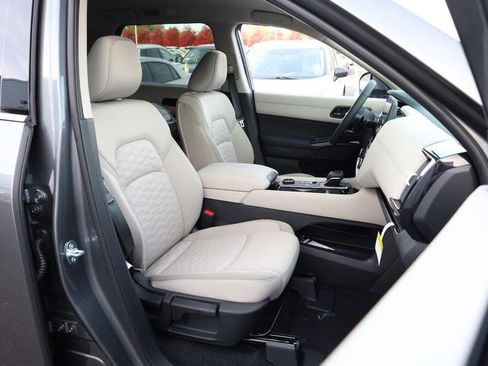 New 2025 Nissan Pathfinder SV image 27
