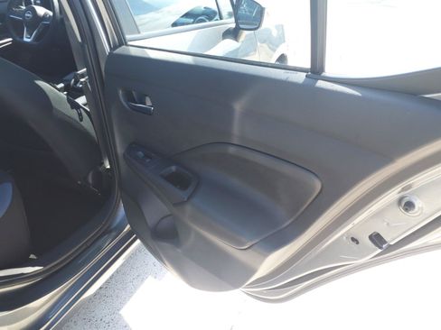 Used 2023 Nissan Versa SV FWD image 10