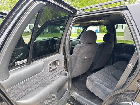 Used 2001 GMC Jimmy SLE w/ SLE Luxury Equipment Group AWD/4WD image 11