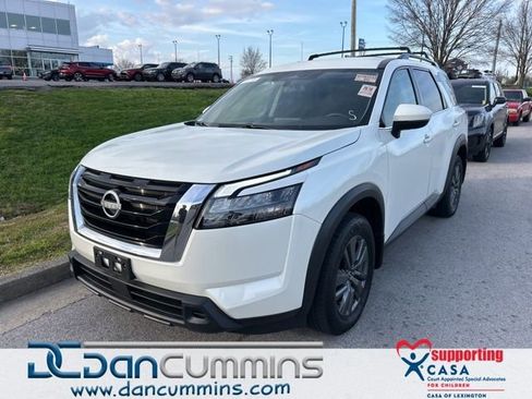 Used 2024 Nissan Pathfinder SV image 1