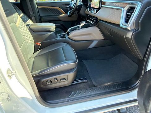 Certified 2024 GMC Canyon Denali image 13