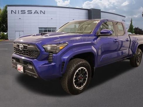 Used 2024 Toyota Tacoma TRD Sport AWD/4WD image 6
