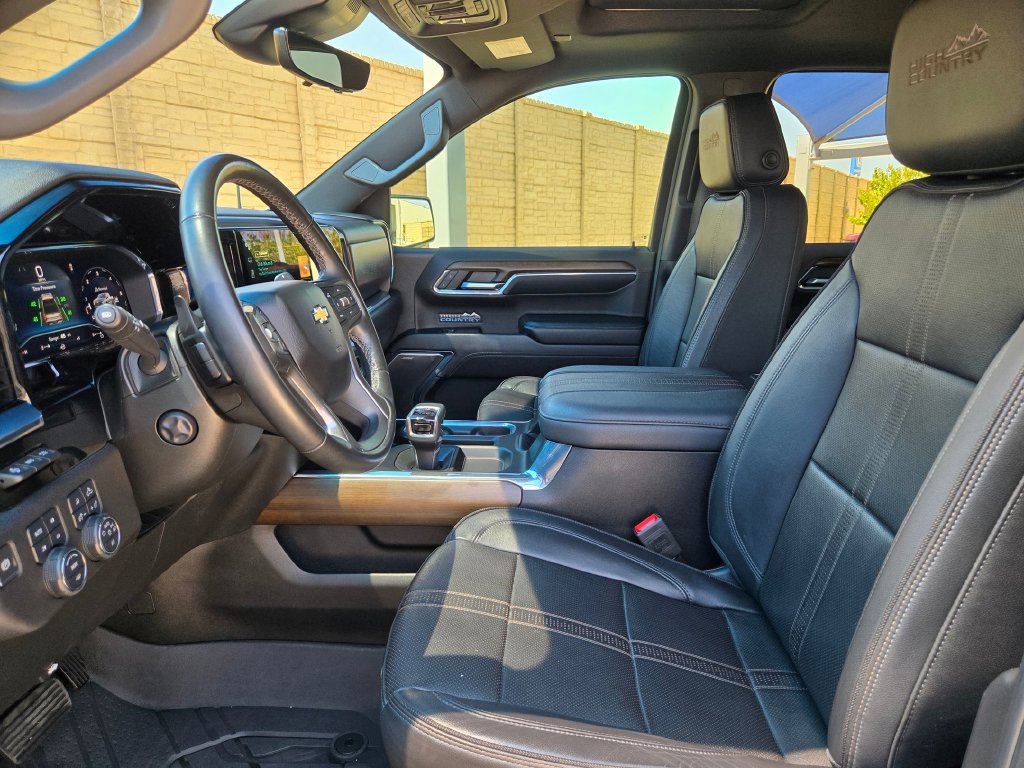 Used 2024 Chevrolet Silverado 1500 High Country w/ High Country Premium Package AWD/4WD image 9