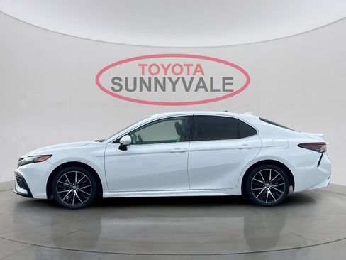 Used 2023 Toyota Camry SE image 6