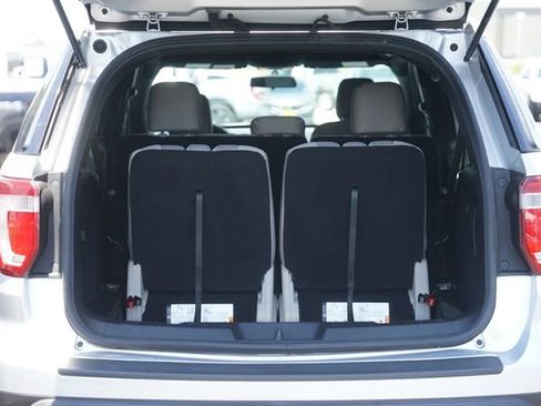 Certified 2018 Ford Explorer FWD image 33