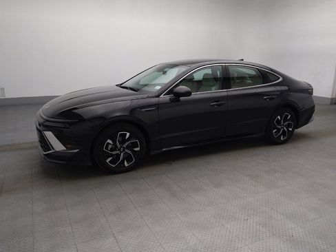 Used 2025 Hyundai Sonata SEL FWD image 2