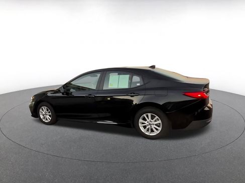 Used 2025 Toyota Camry LE image 10