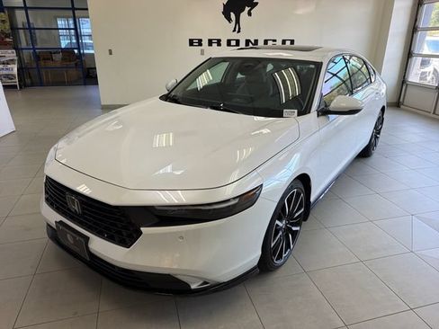 Used 2025 Honda Accord Touring image 3