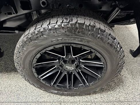 Used 2018 Ford F150 Platinum w/ Equipment Group 701A Luxury AWD/4WD image 19