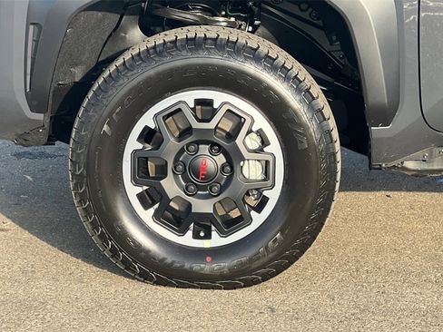 Certified 2026 Toyota Tacoma TRD Off-Road image 28