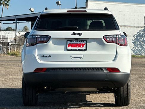 New 2026 Jeep Compass Latitude image 5