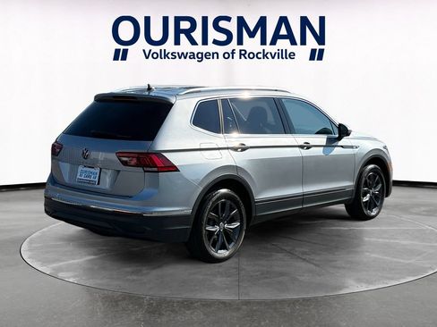 Used 2023 Volkswagen Tiguan SE w/ Panoramic Sunroof Package FWD image 6
