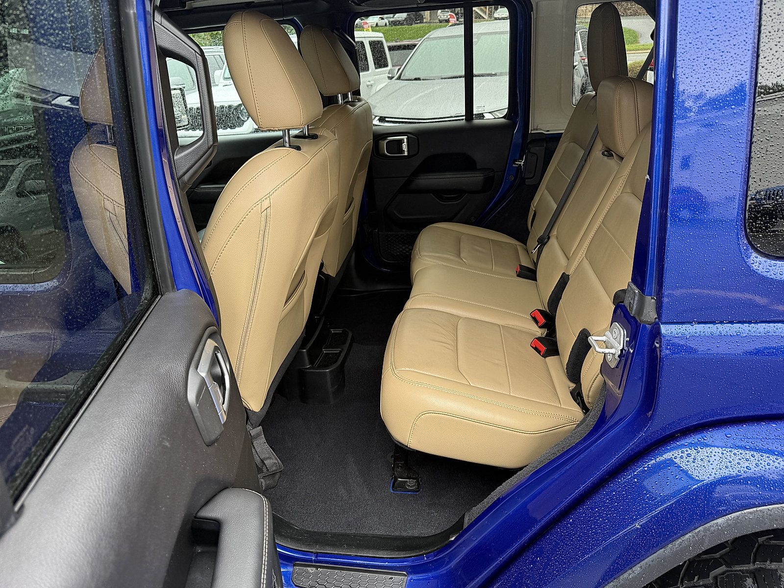 Used 2019 Jeep Wrangler Unlimited Sahara AWD/4WD image 15