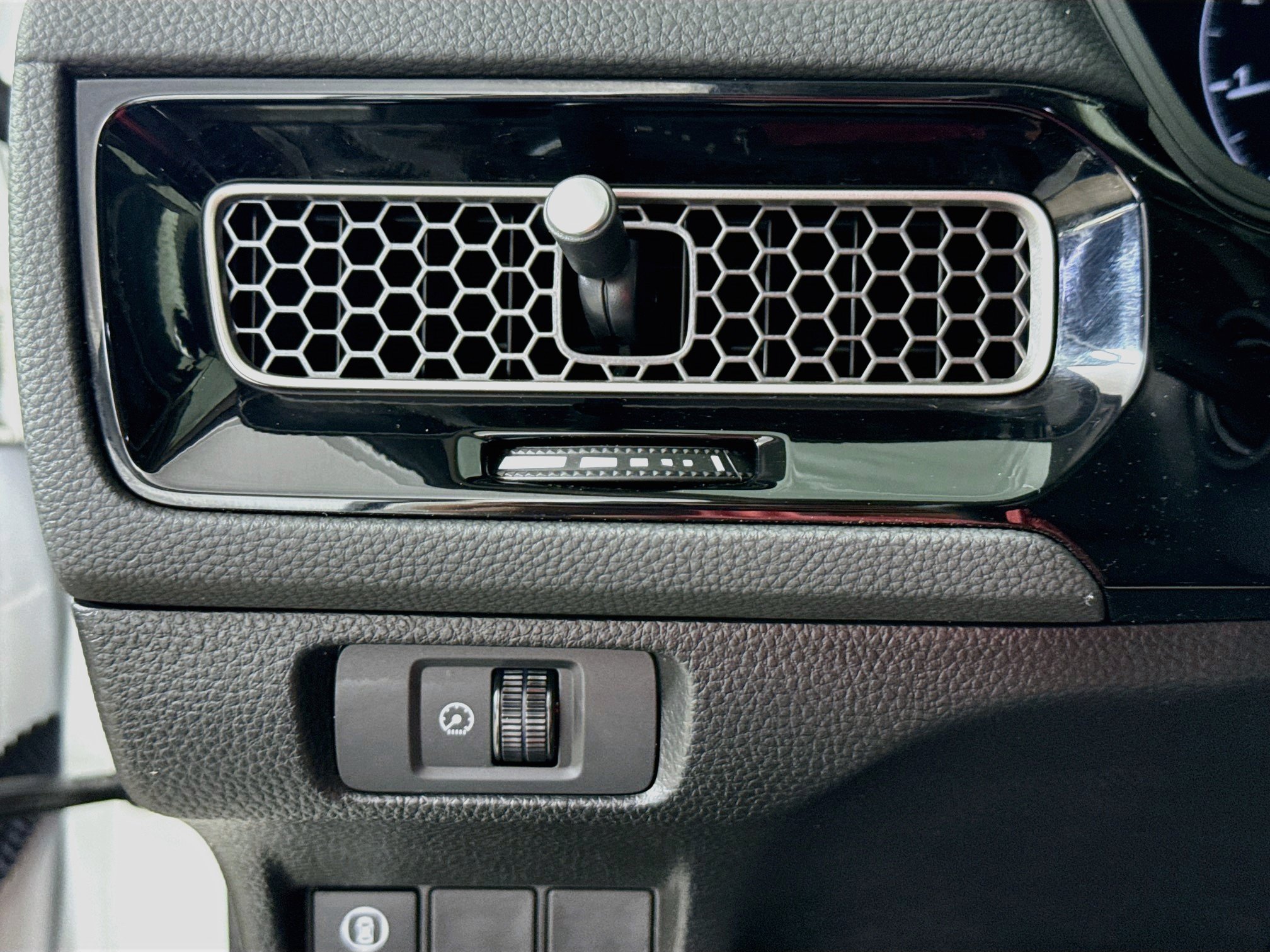 Used 2024 Honda Civic LX image 9