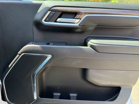 Used 2023 Chevrolet Silverado 1500 LT AWD/4WD image 27