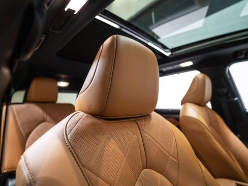 Used 2023 Toyota Highlander Platinum image 16