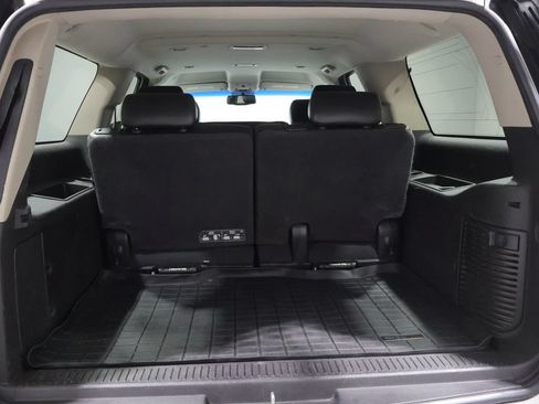 Used 2011 GMC Yukon XL SLT w/ SLT-2 Equipment Package AWD/4WD image 19
