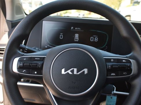 Used 2025 Kia Sportage LX FWD image 15