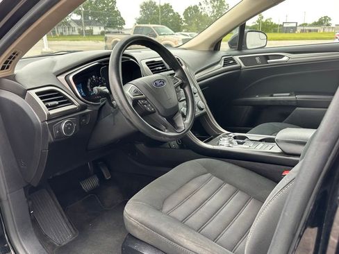 Used 2018 Ford Fusion SE FWD image 9
