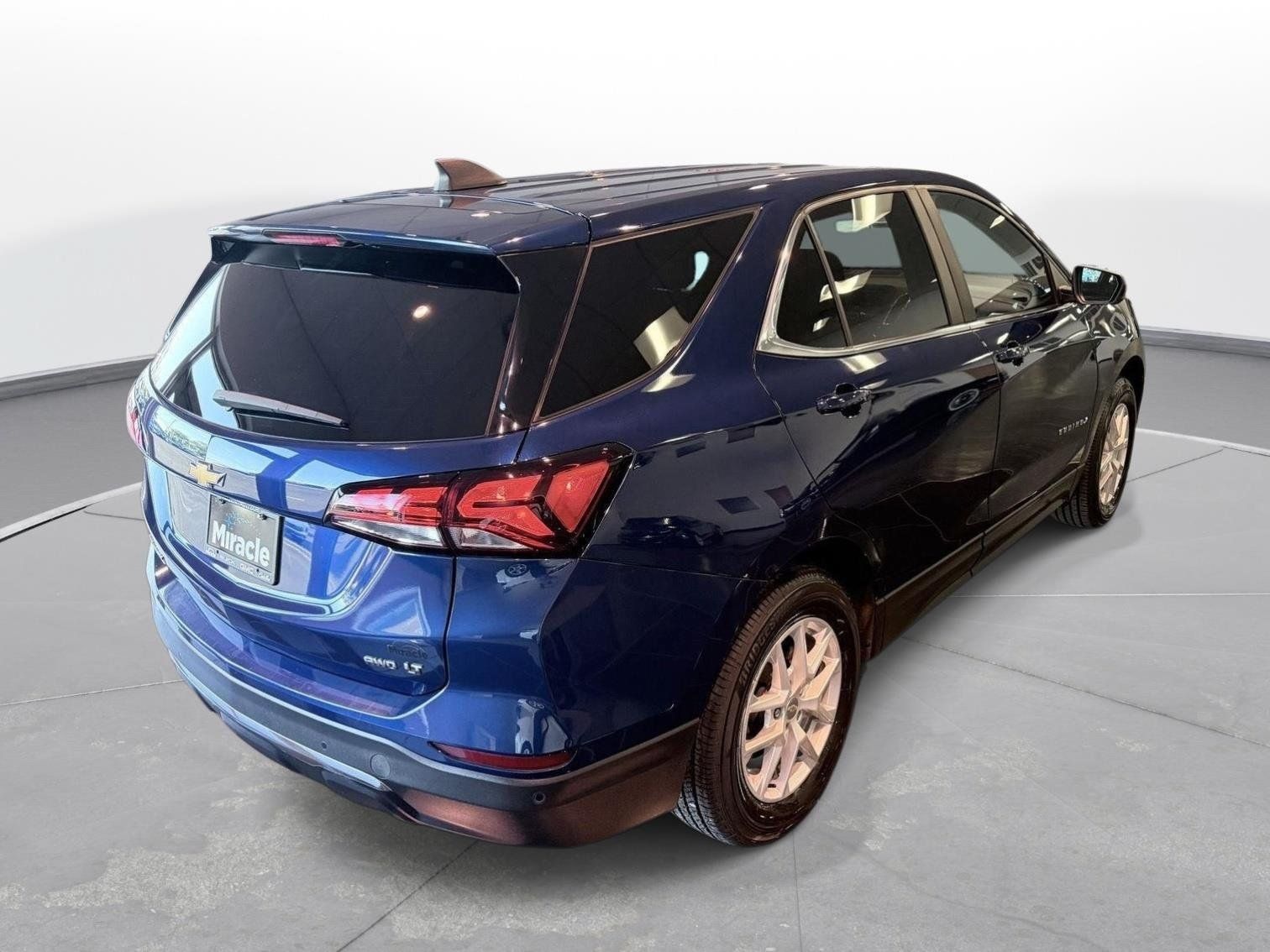 Used 2023 Chevrolet Equinox LT AWD/4WD image 11
