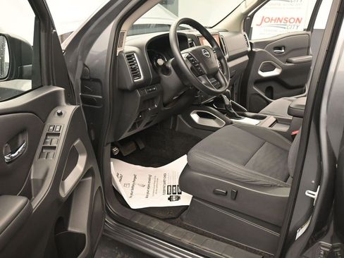 Used 2023 Nissan Frontier SV image 11