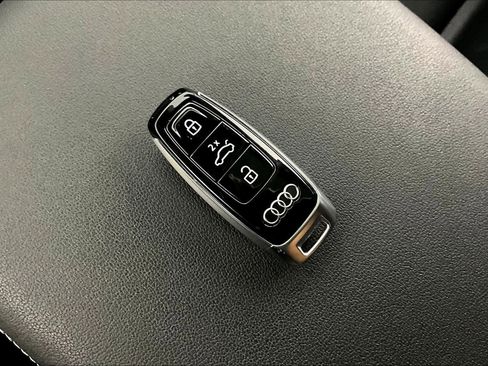 Used 2019 Audi Q8 Premium Plus w/ Premium Plus image 14