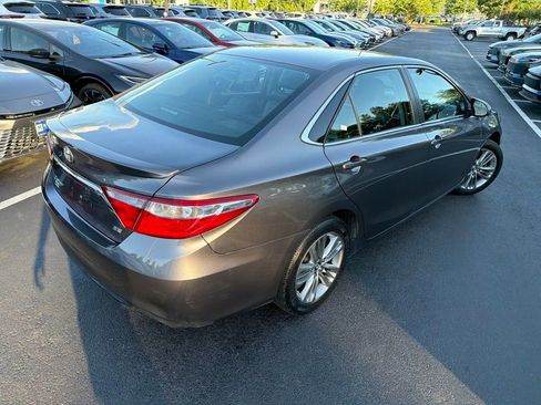 Used 2015 Toyota Camry SE FWD image 5